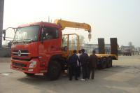 東風(fēng)天龍平板帶隨車吊 多能一體，助力高效物流與工程建設(shè)